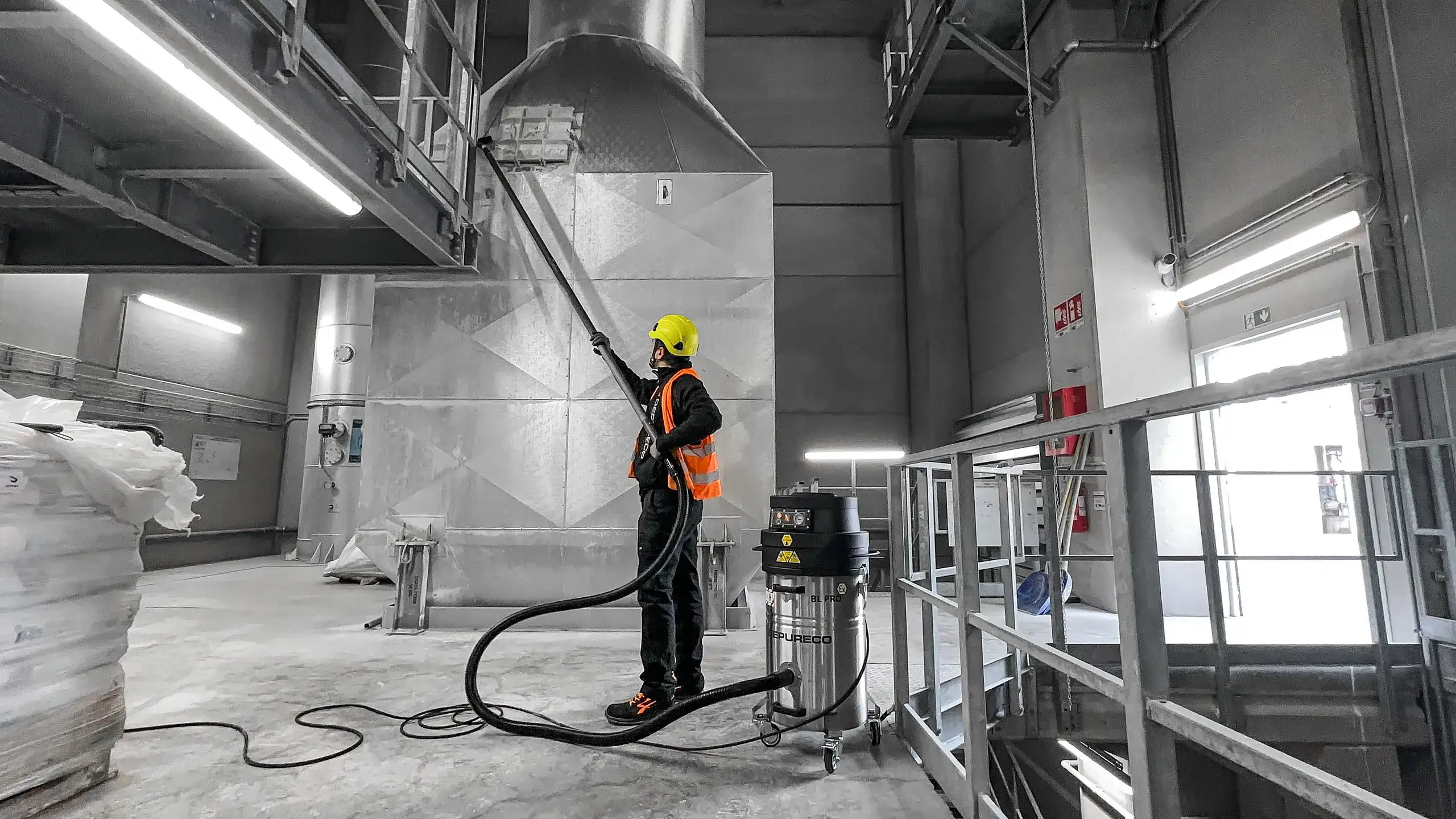 ATEX-certified industrial vacuum for combustible dust