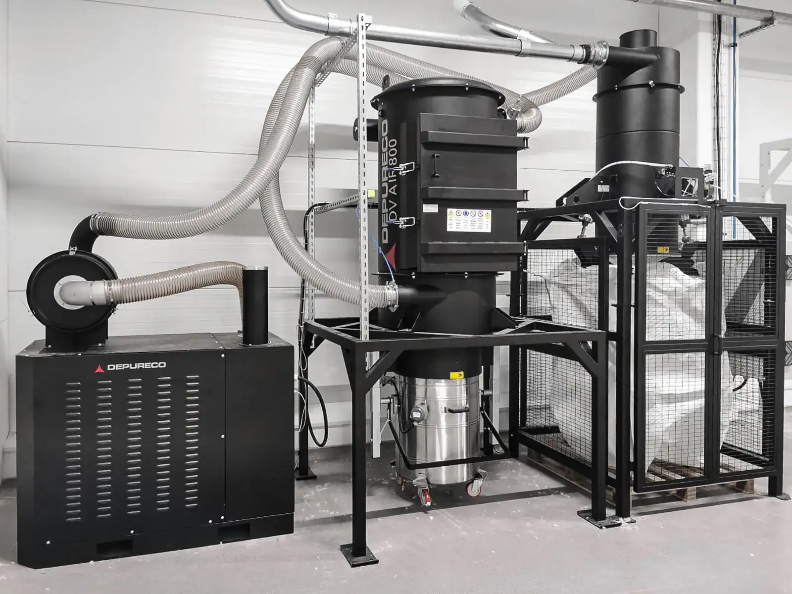 Automatic vacuum system cleaning multi-deck bakery ovens